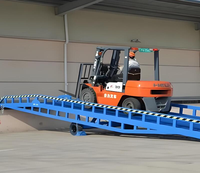 贵州移动式卸货平台（叉车用）